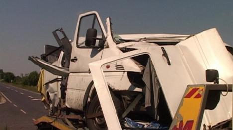 Şapte oameni, printre care un român, ucişi într-un accident aproape de Artand (FOTO)